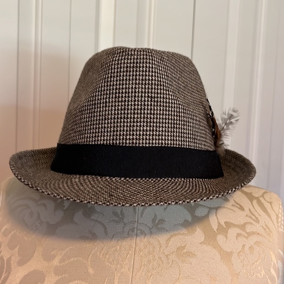 Forever 21 black/white houndstooth hat with black ribbon and feathers - Picture 3 of 5
